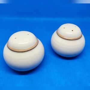 Noritake Stoneware 8474 Madera Ivory Salt and Pepper Shakers. Approx 2 3/4" tall